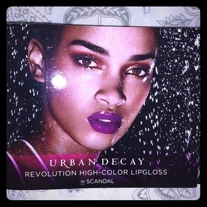 💋UD Revolution 💄 Lip gloss